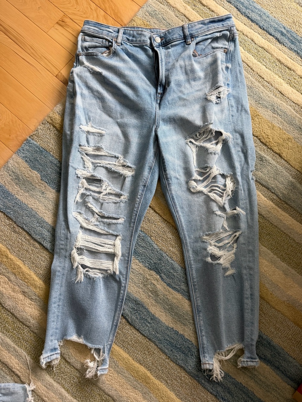 American Eagle Outfitters Light Blue Distressed Boyfriend Jeans
